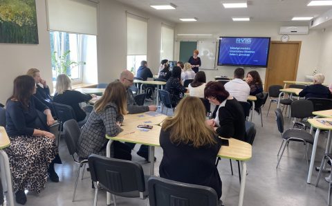 CA1368C0-097E-4B82-A4E2-A09E8A960D9C