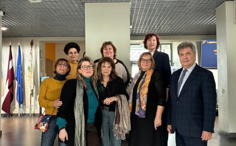 A08B4FE0-0CE8-4C79-BC22-AE116CCDDE01